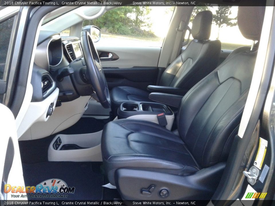 2018 Chrysler Pacifica Touring L Granite Crystal Metallic / Black/Alloy Photo #10