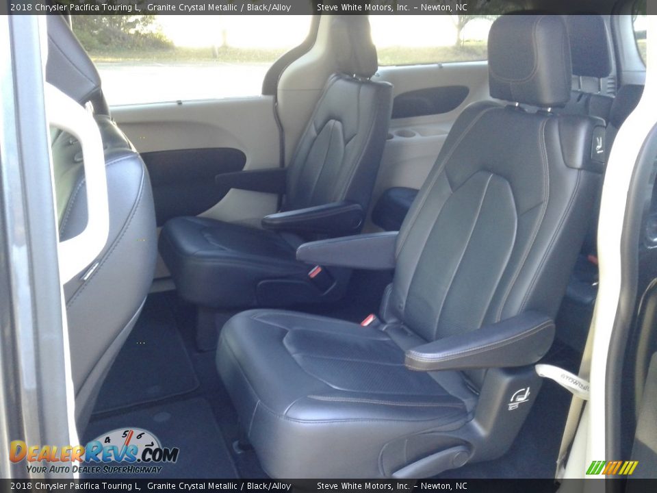 2018 Chrysler Pacifica Touring L Granite Crystal Metallic / Black/Alloy Photo #11