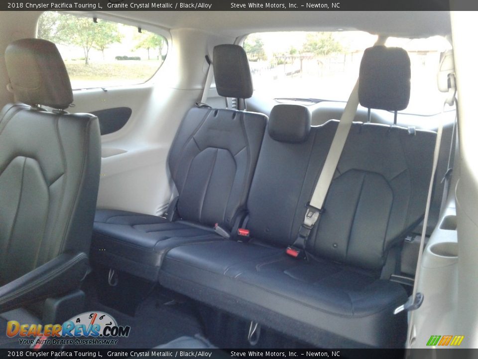 2018 Chrysler Pacifica Touring L Granite Crystal Metallic / Black/Alloy Photo #12