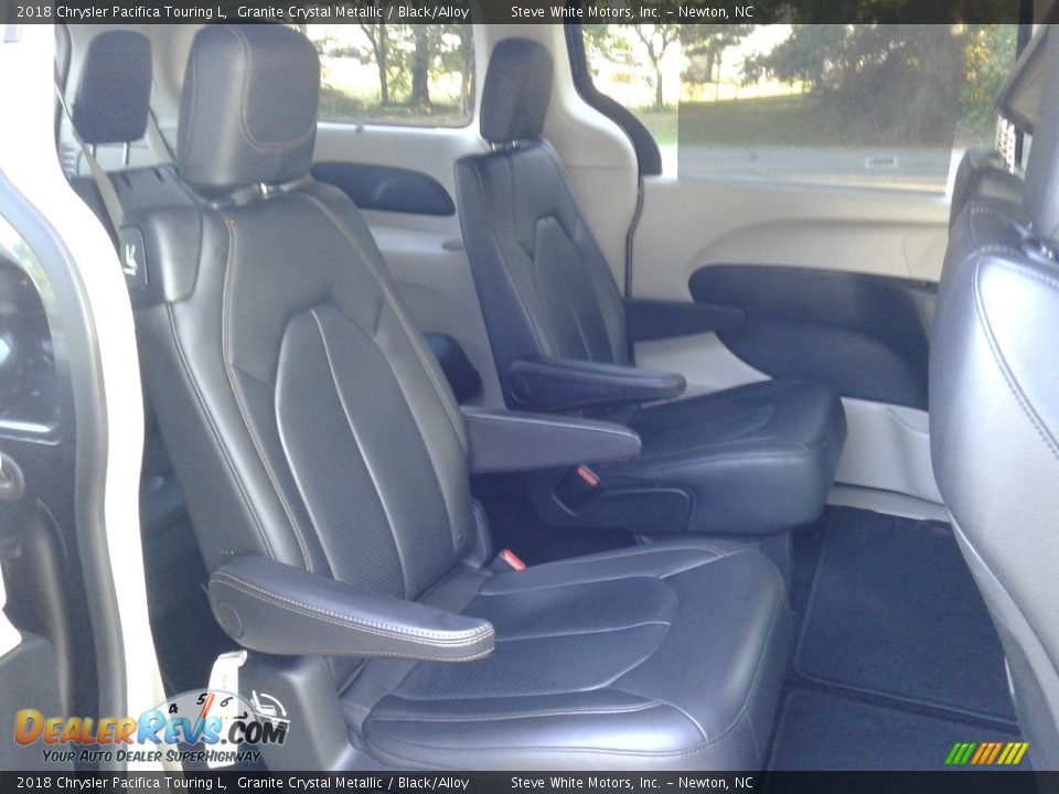 2018 Chrysler Pacifica Touring L Granite Crystal Metallic / Black/Alloy Photo #15