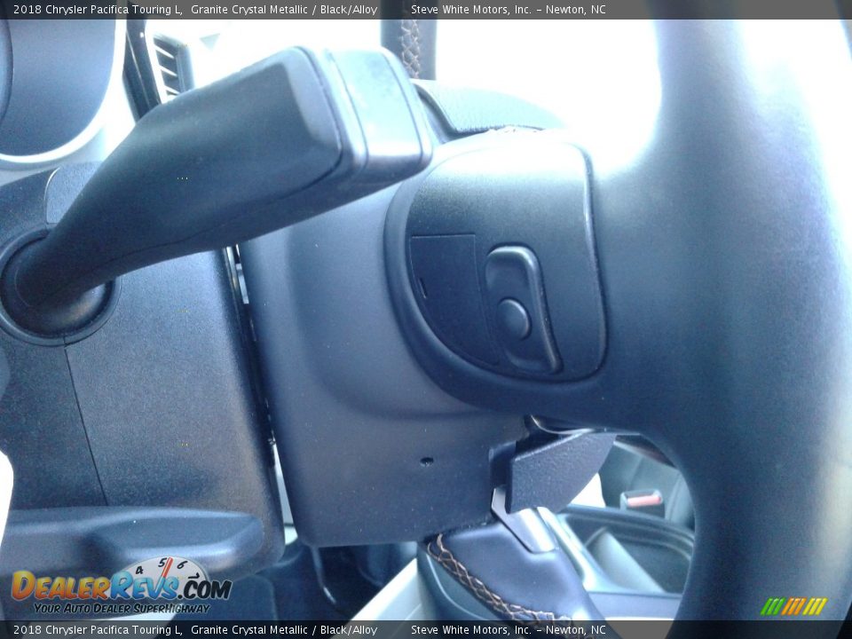 2018 Chrysler Pacifica Touring L Granite Crystal Metallic / Black/Alloy Photo #17