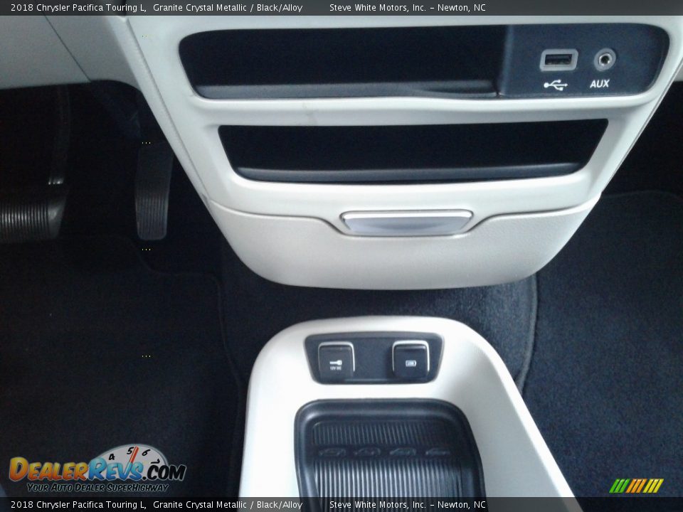 2018 Chrysler Pacifica Touring L Granite Crystal Metallic / Black/Alloy Photo #29