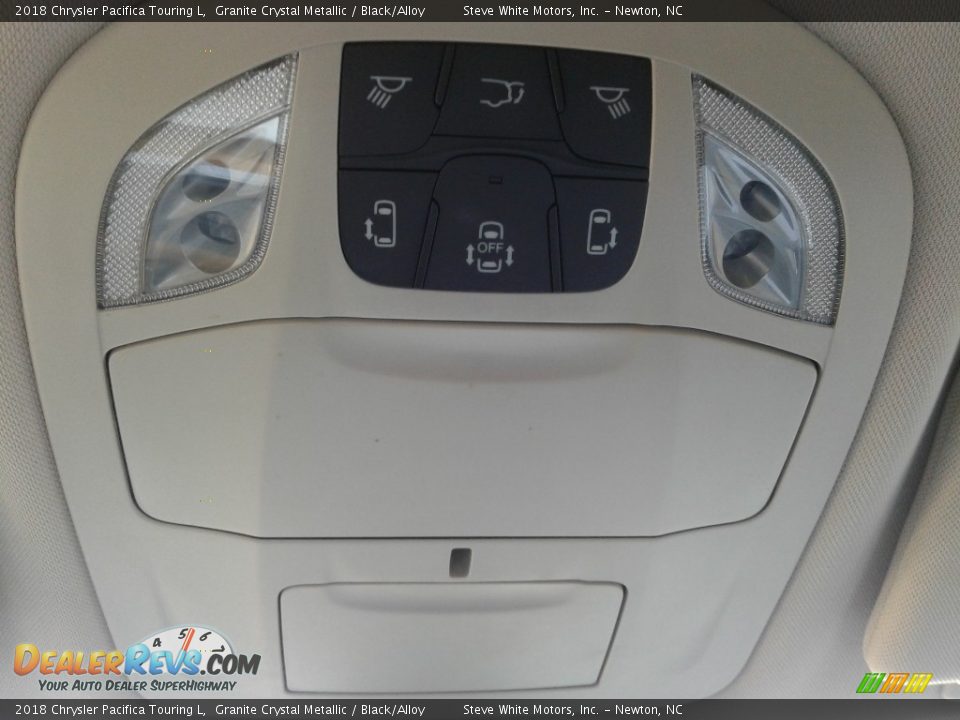 2018 Chrysler Pacifica Touring L Granite Crystal Metallic / Black/Alloy Photo #30