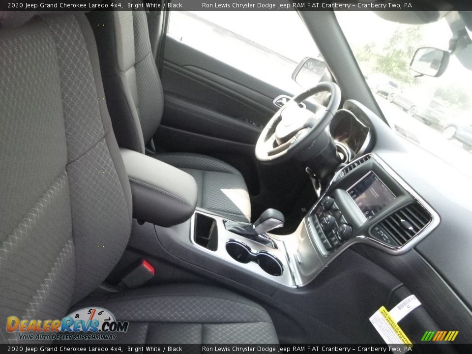2020 Jeep Grand Cherokee Laredo 4x4 Bright White / Black Photo #10