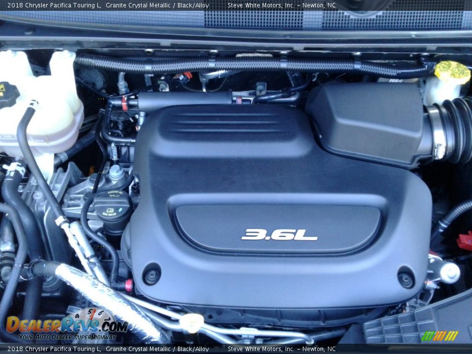2018 Chrysler Pacifica Touring L Granite Crystal Metallic / Black/Alloy Photo #33