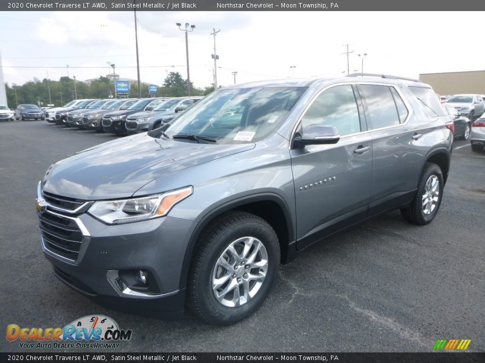 Front 3/4 View of 2020 Chevrolet Traverse LT AWD Photo #1