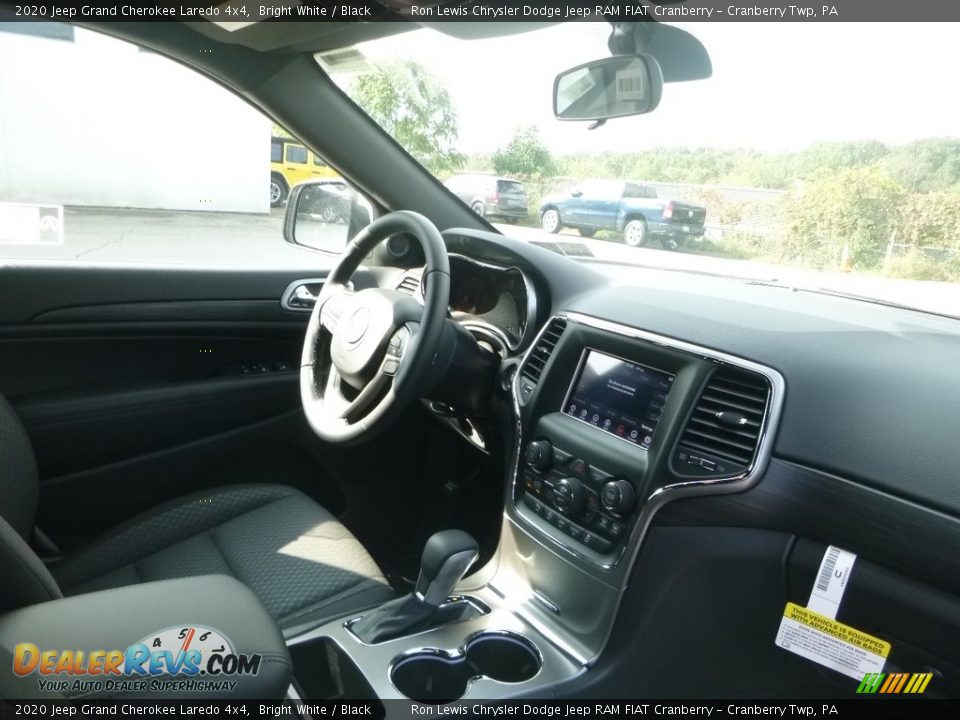 2020 Jeep Grand Cherokee Laredo 4x4 Bright White / Black Photo #11