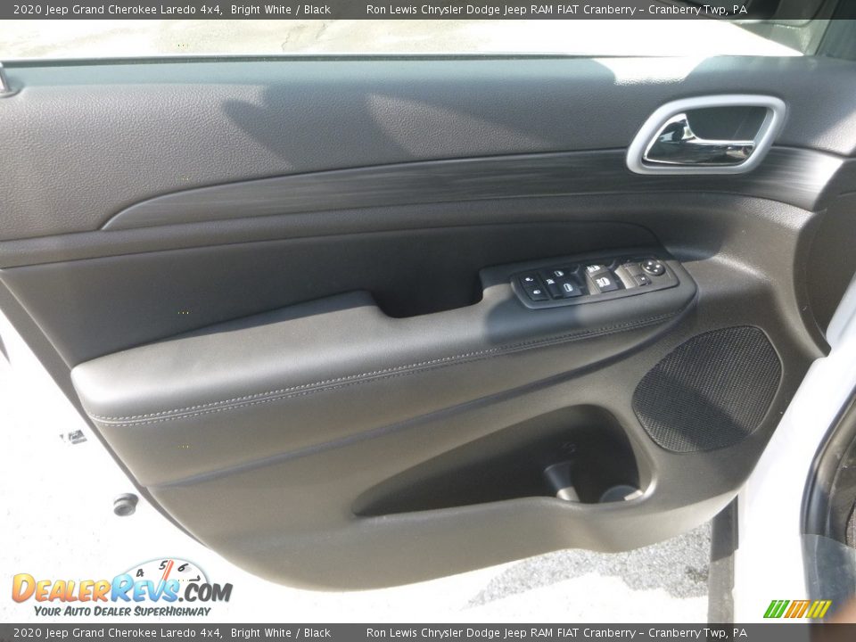 2020 Jeep Grand Cherokee Laredo 4x4 Bright White / Black Photo #13