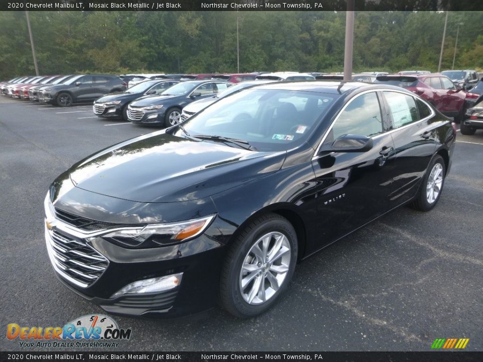 Front 3/4 View of 2020 Chevrolet Malibu LT Photo #1