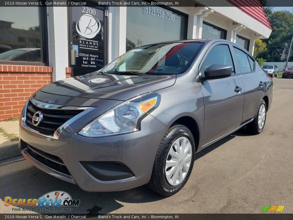 2019 Nissan Versa S Gun Metallic / Charcoal Photo #2