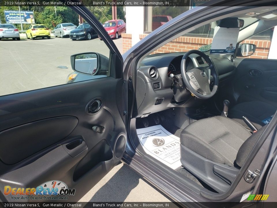 2019 Nissan Versa S Gun Metallic / Charcoal Photo #3