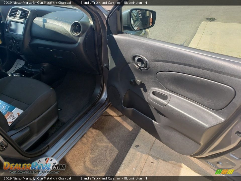 2019 Nissan Versa S Gun Metallic / Charcoal Photo #27