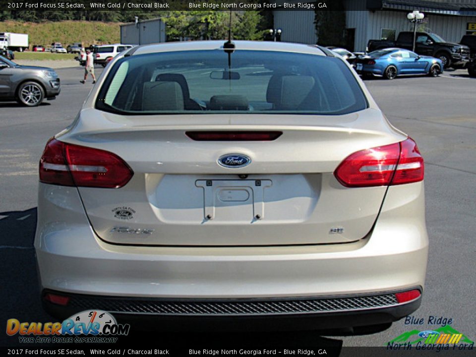 2017 Ford Focus SE Sedan White Gold / Charcoal Black Photo #4