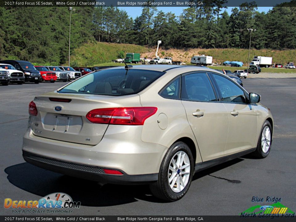 2017 Ford Focus SE Sedan White Gold / Charcoal Black Photo #5