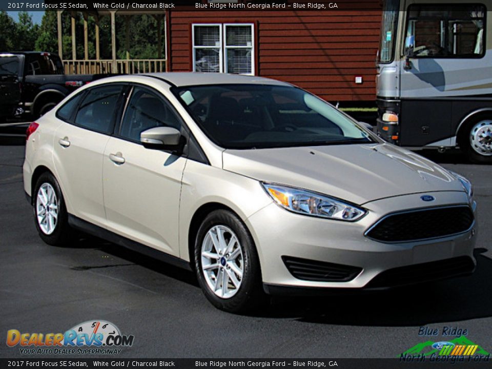 2017 Ford Focus SE Sedan White Gold / Charcoal Black Photo #7