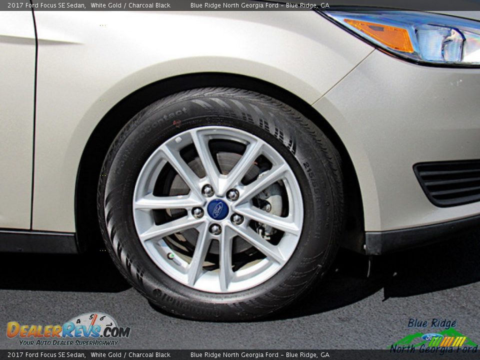2017 Ford Focus SE Sedan White Gold / Charcoal Black Photo #9