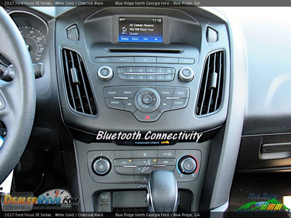 2017 Ford Focus SE Sedan White Gold / Charcoal Black Photo #18