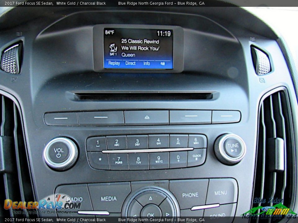 2017 Ford Focus SE Sedan White Gold / Charcoal Black Photo #20