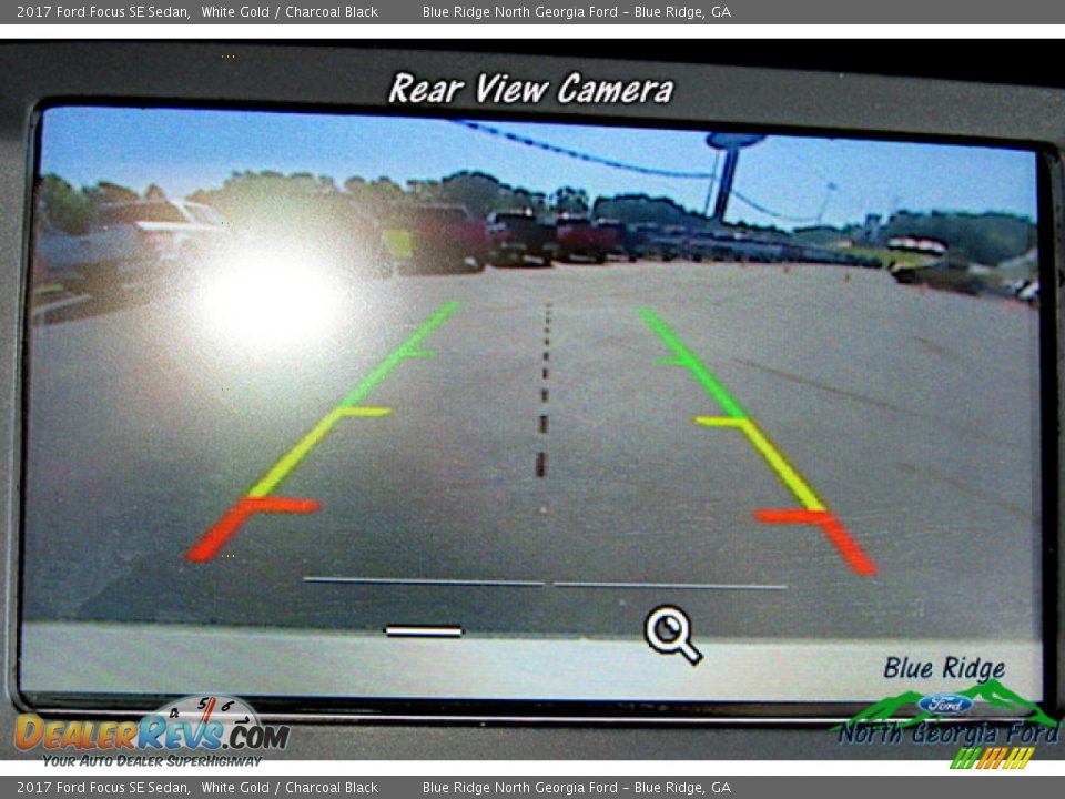 2017 Ford Focus SE Sedan White Gold / Charcoal Black Photo #21