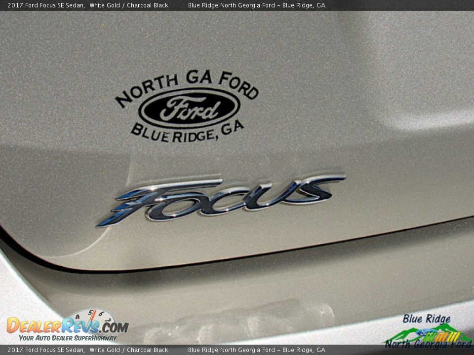 2017 Ford Focus SE Sedan White Gold / Charcoal Black Photo #33