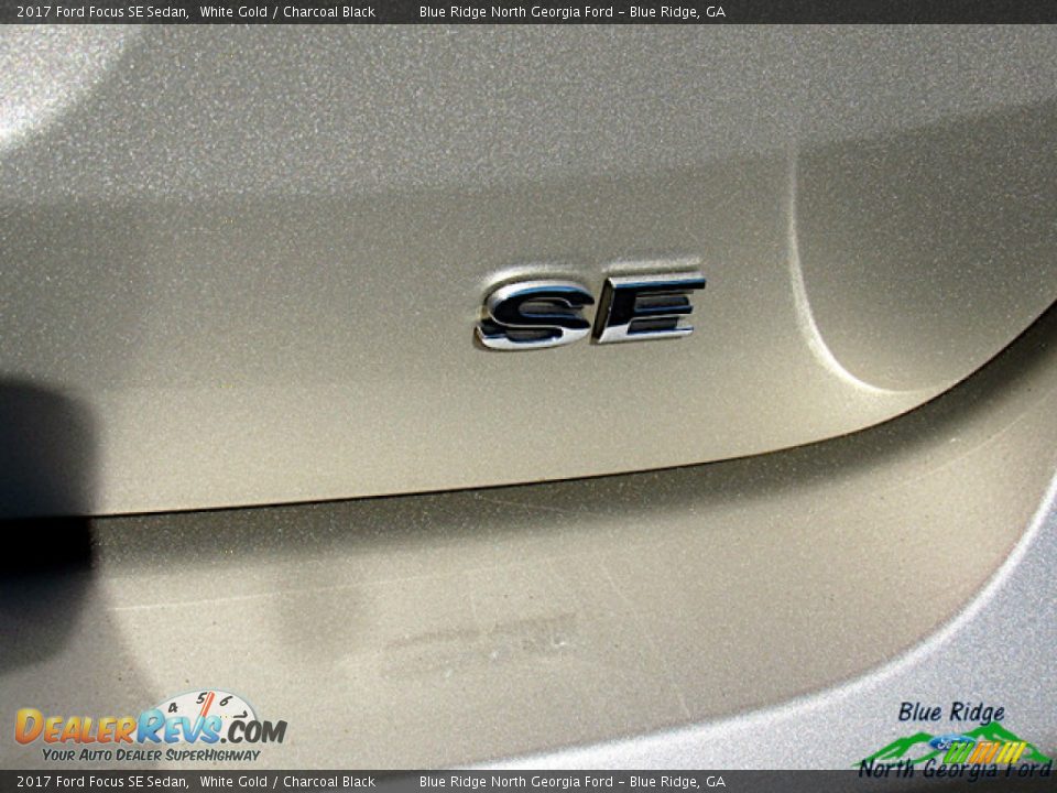 2017 Ford Focus SE Sedan White Gold / Charcoal Black Photo #34