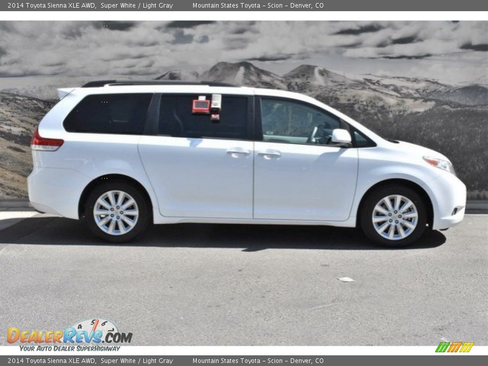 2014 Toyota Sienna XLE AWD Super White / Light Gray Photo #2