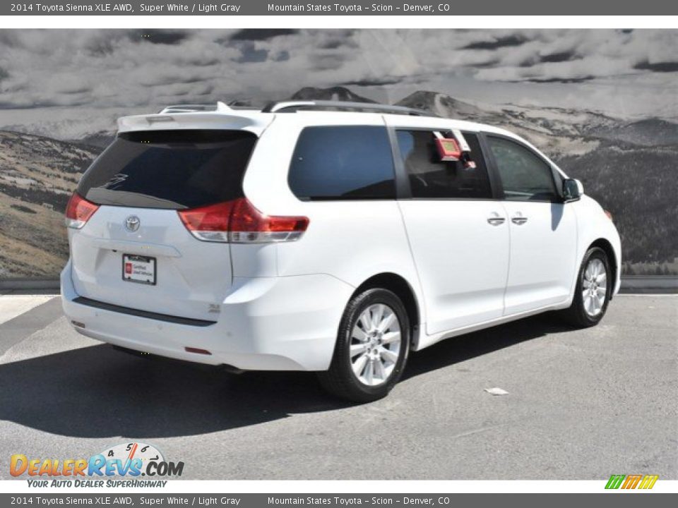 2014 Toyota Sienna XLE AWD Super White / Light Gray Photo #3