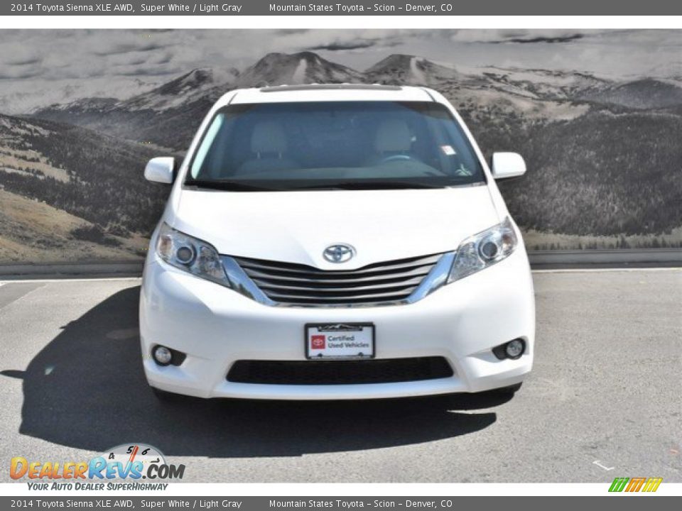 2014 Toyota Sienna XLE AWD Super White / Light Gray Photo #4