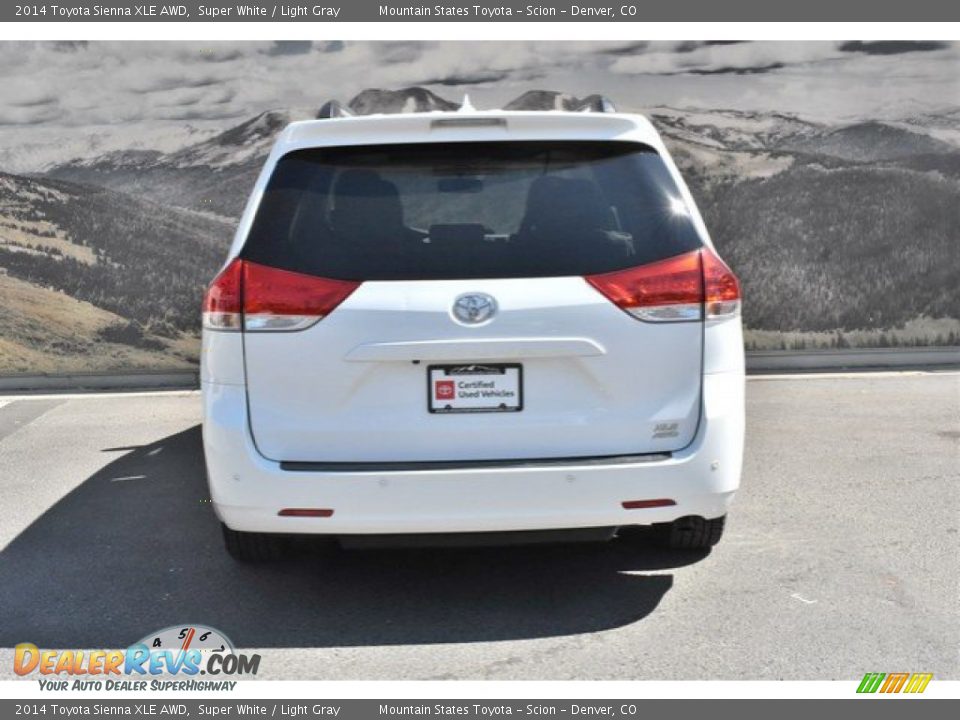 2014 Toyota Sienna XLE AWD Super White / Light Gray Photo #8