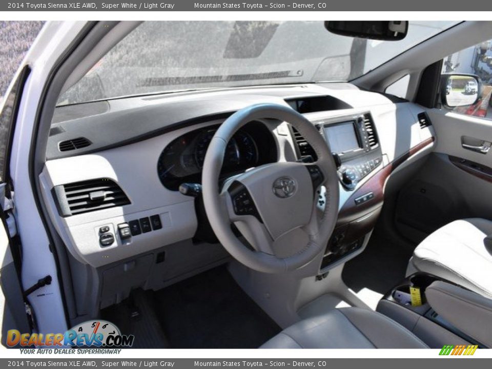 2014 Toyota Sienna XLE AWD Super White / Light Gray Photo #10