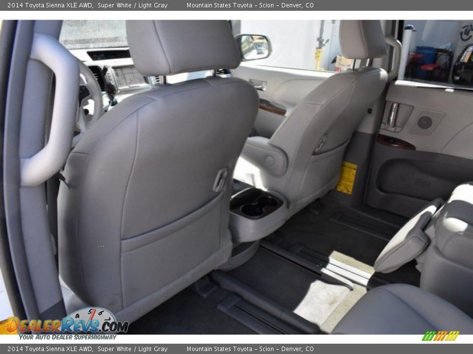 2014 Toyota Sienna XLE AWD Super White / Light Gray Photo #20