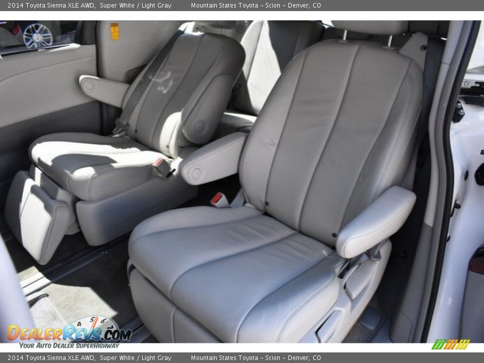 2014 Toyota Sienna XLE AWD Super White / Light Gray Photo #22