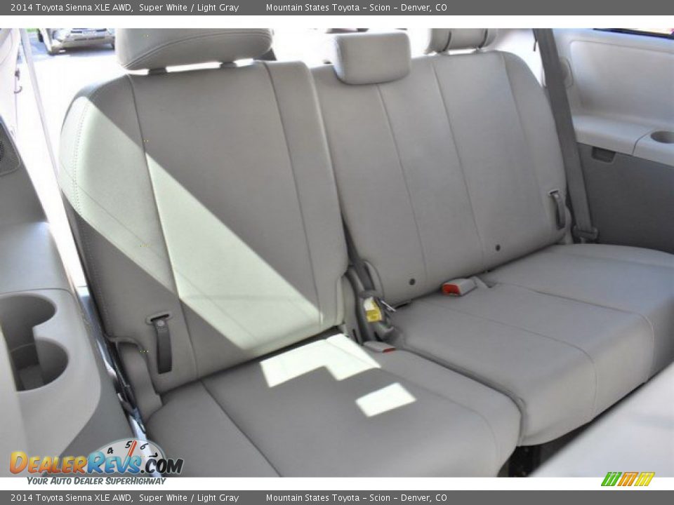 2014 Toyota Sienna XLE AWD Super White / Light Gray Photo #25