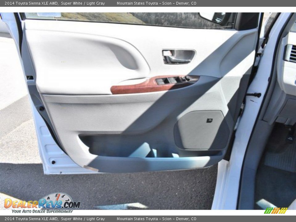 2014 Toyota Sienna XLE AWD Super White / Light Gray Photo #27