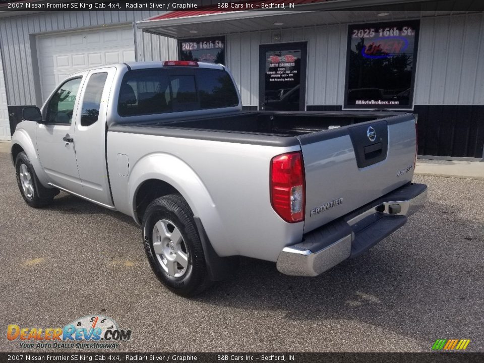 2007 Nissan Frontier SE King Cab 4x4 Radiant Silver / Graphite Photo #3