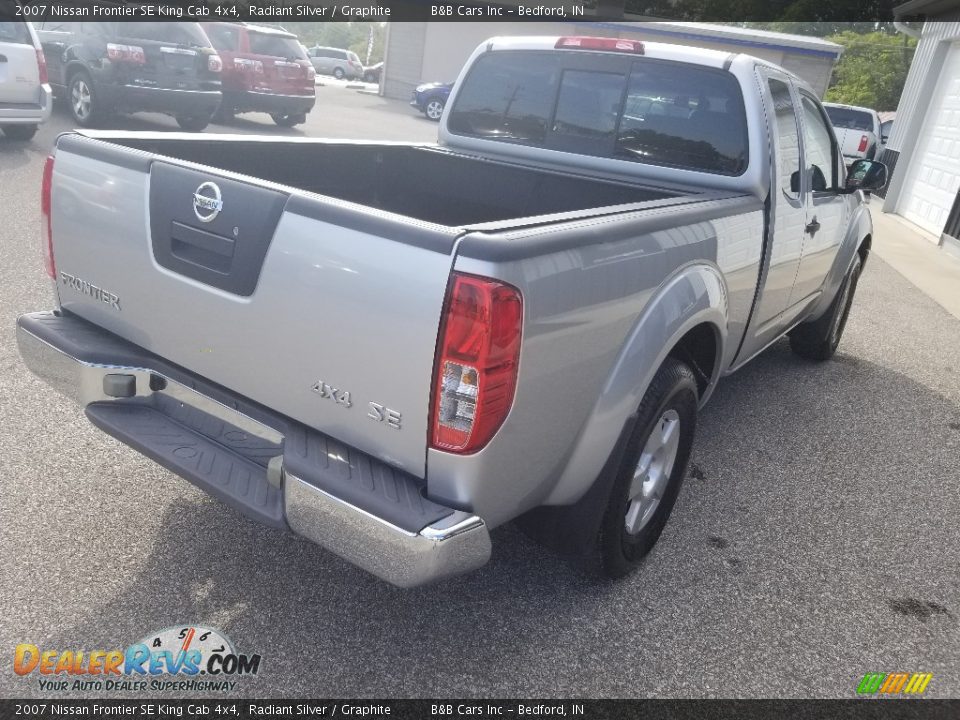 2007 Nissan Frontier SE King Cab 4x4 Radiant Silver / Graphite Photo #5