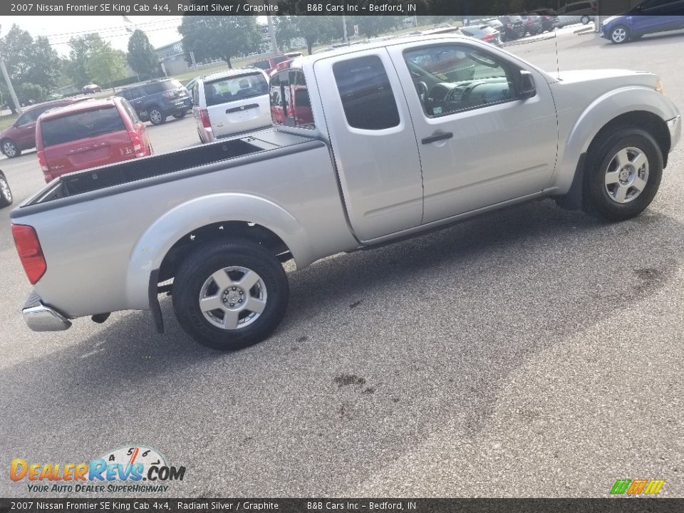 2007 Nissan Frontier SE King Cab 4x4 Radiant Silver / Graphite Photo #6