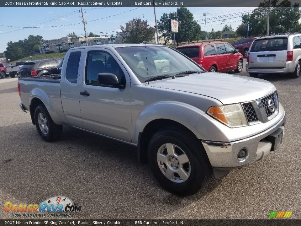 2007 Nissan Frontier SE King Cab 4x4 Radiant Silver / Graphite Photo #7