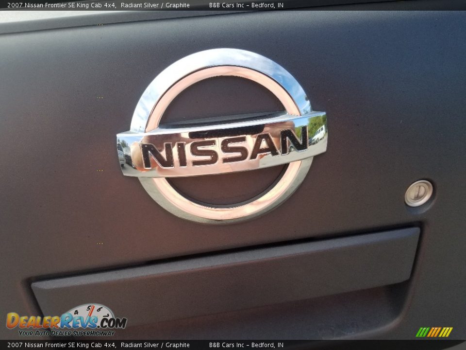 2007 Nissan Frontier SE King Cab 4x4 Radiant Silver / Graphite Photo #13