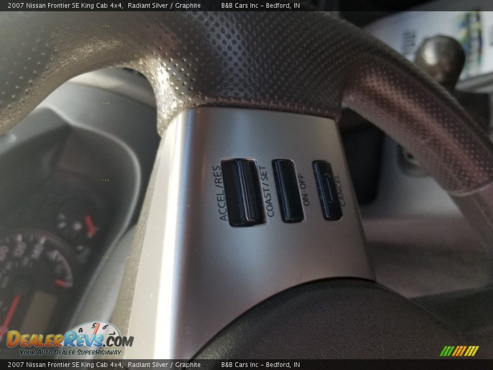 2007 Nissan Frontier SE King Cab 4x4 Radiant Silver / Graphite Photo #17