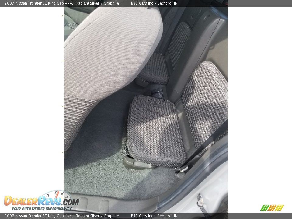 2007 Nissan Frontier SE King Cab 4x4 Radiant Silver / Graphite Photo #21