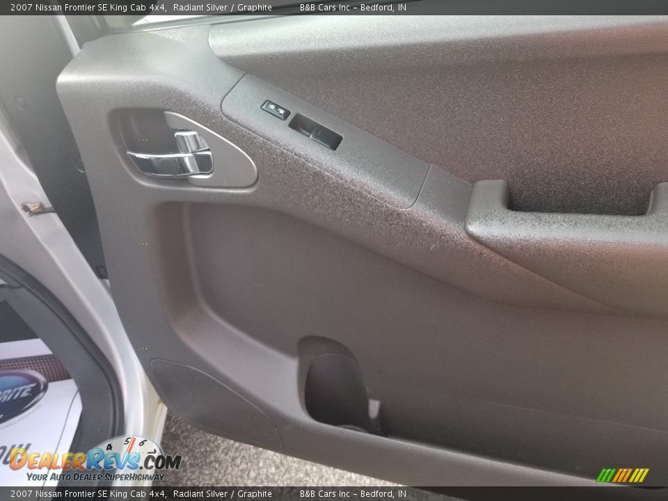 2007 Nissan Frontier SE King Cab 4x4 Radiant Silver / Graphite Photo #23