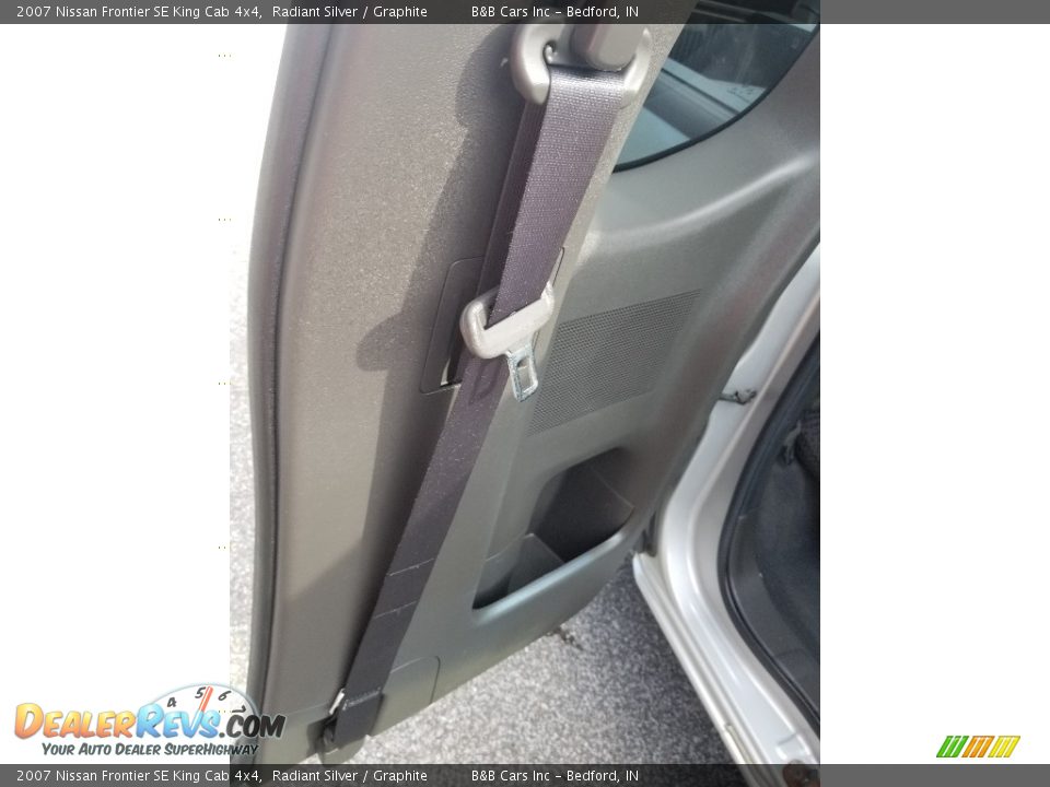 2007 Nissan Frontier SE King Cab 4x4 Radiant Silver / Graphite Photo #25