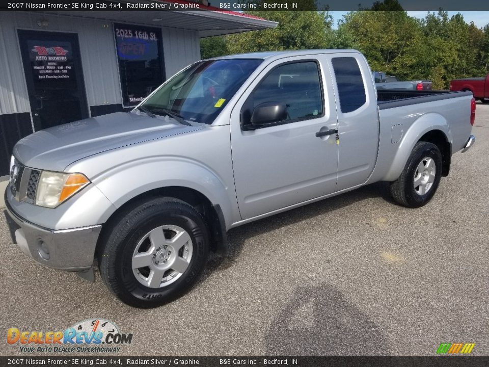 2007 Nissan Frontier SE King Cab 4x4 Radiant Silver / Graphite Photo #28