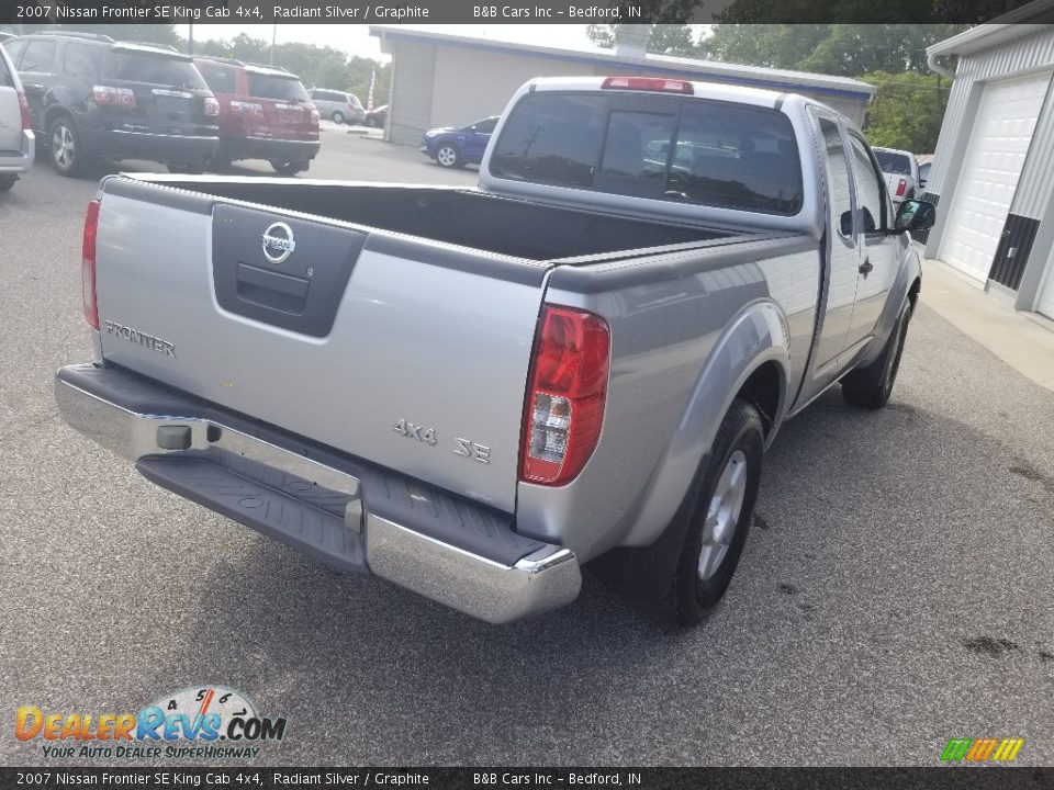 2007 Nissan Frontier SE King Cab 4x4 Radiant Silver / Graphite Photo #32