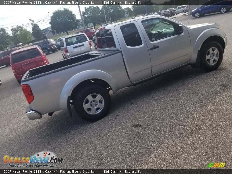 2007 Nissan Frontier SE King Cab 4x4 Radiant Silver / Graphite Photo #33