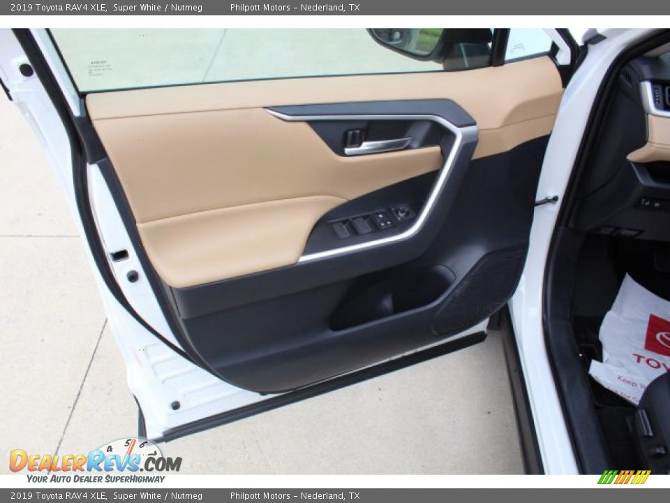 2019 Toyota RAV4 XLE Super White / Nutmeg Photo #8
