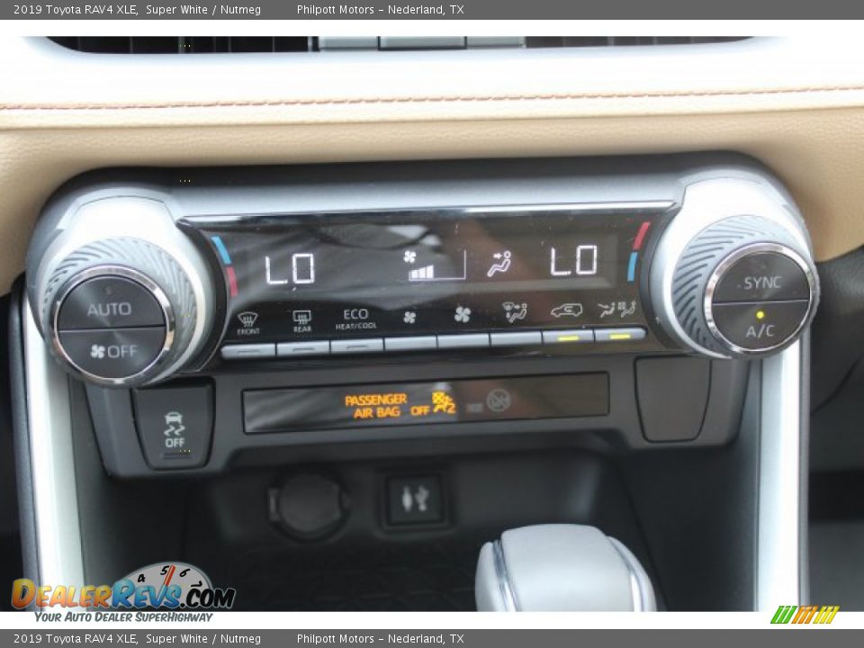 2019 Toyota RAV4 XLE Super White / Nutmeg Photo #16