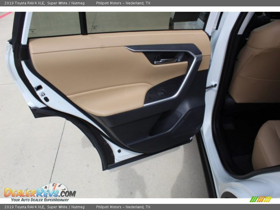 2019 Toyota RAV4 XLE Super White / Nutmeg Photo #18