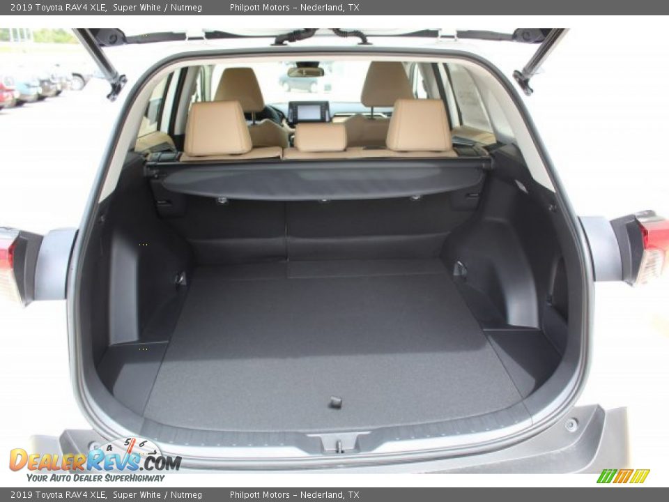 2019 Toyota RAV4 XLE Super White / Nutmeg Photo #22